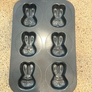 Bunny cake pan
